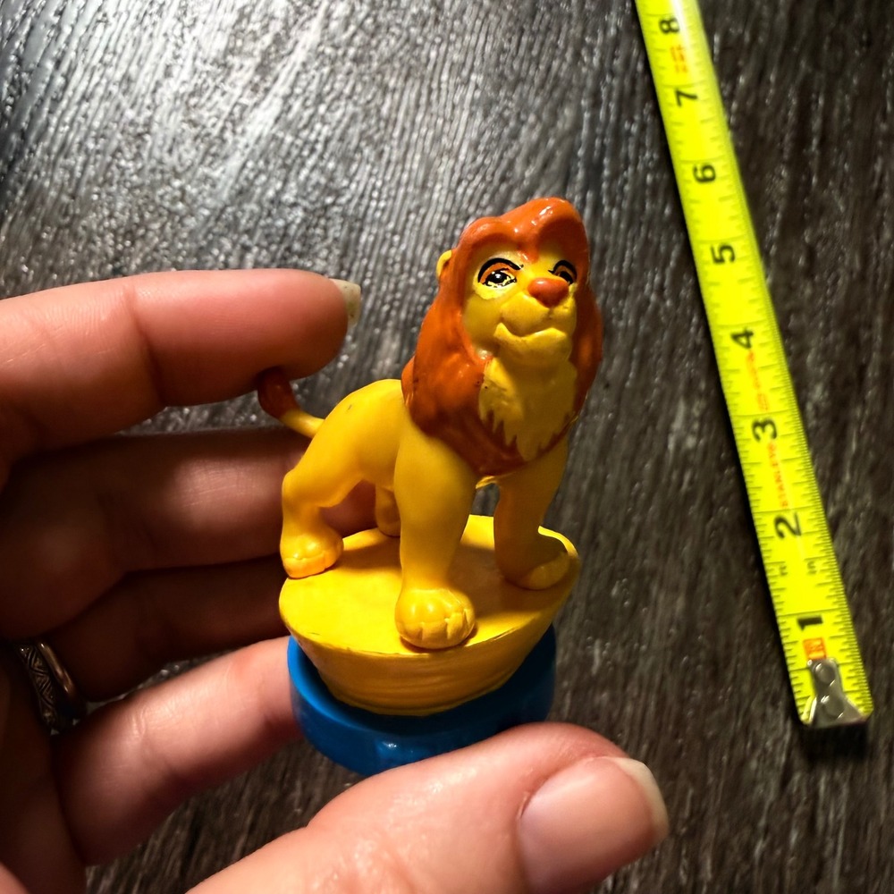 Disney Lion King Mufasa Chess Piece Rook 2004 Yellow Blue Pride Rock Figure